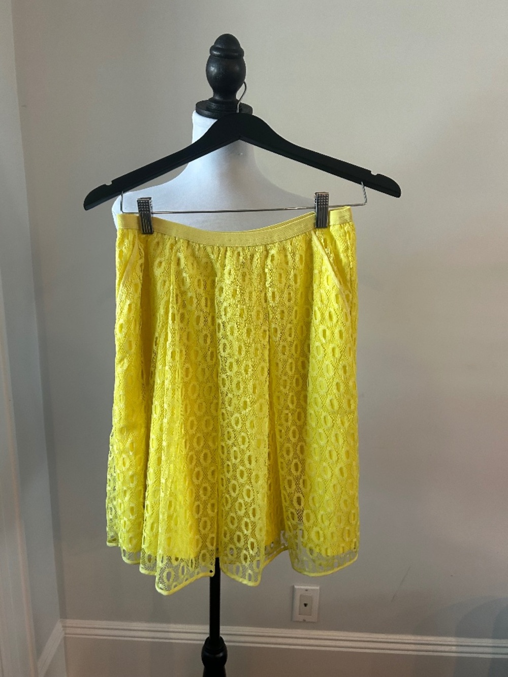 Anthropologie Maeve dainty chartreuse lace skirt